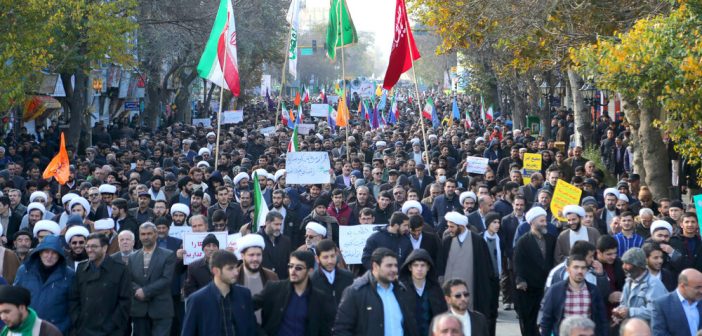 Erdebil'de düzenlenen İktidar ve Ülke Emniyetine Destek Mitingi