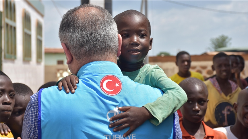 AFRİKA'DA İNSANİ YARDIMLA DEĞİŞEN BEYAZ ADAM KAVRAMI