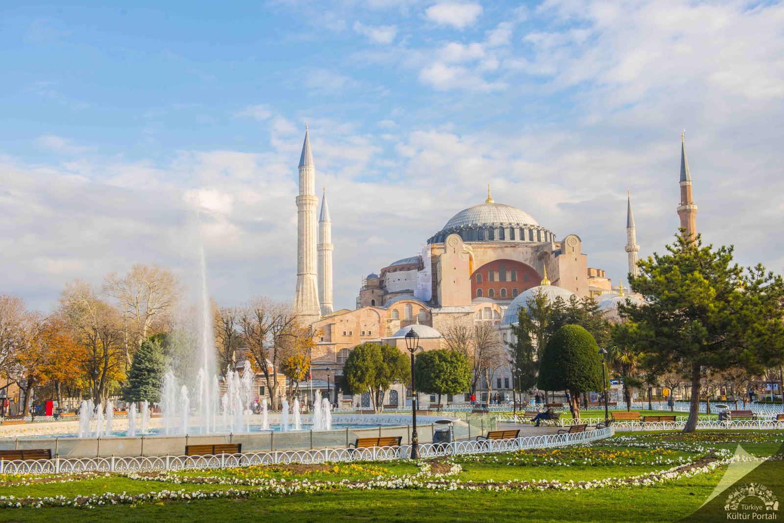 AYASOFYA'NIN YENİDEN DOĞUŞU: UNUTULMAZ BİR GÜN